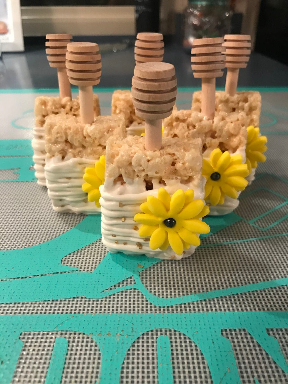 Bumble Bee Rice Krispies Treats